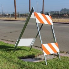 Type II Plastic Panel Barricade Live